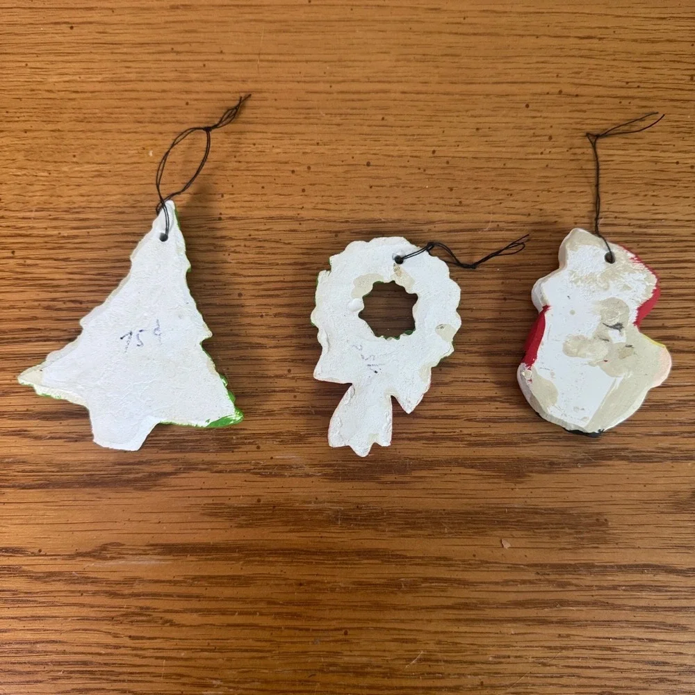 Vintage Hand Painted Ceramic Christmas Ornaments Set Santa Wreath Tree 3pc‎